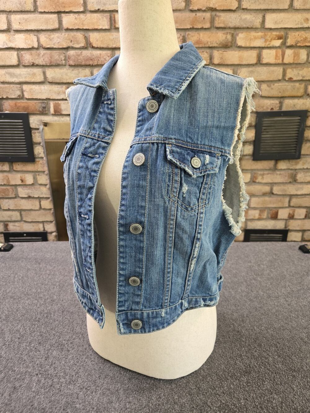 American Eagle Y2K 2009 Cropped Denim Cutoff Vest Womans Sz Lg Raw Hem Bikercore